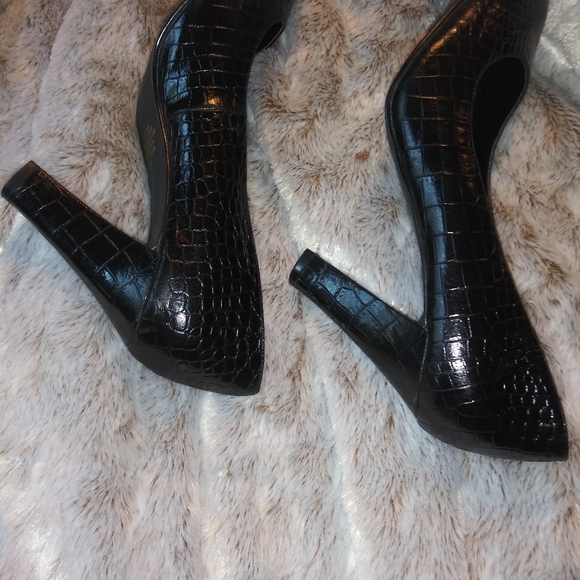 Black Leather Round Toe Heels - Picture 5 of 8